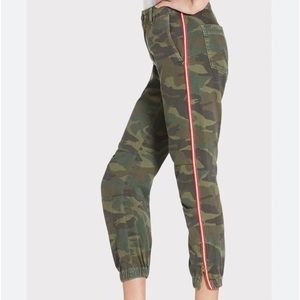 Sundry camo jogger with red pinstripe down the leg. size 28